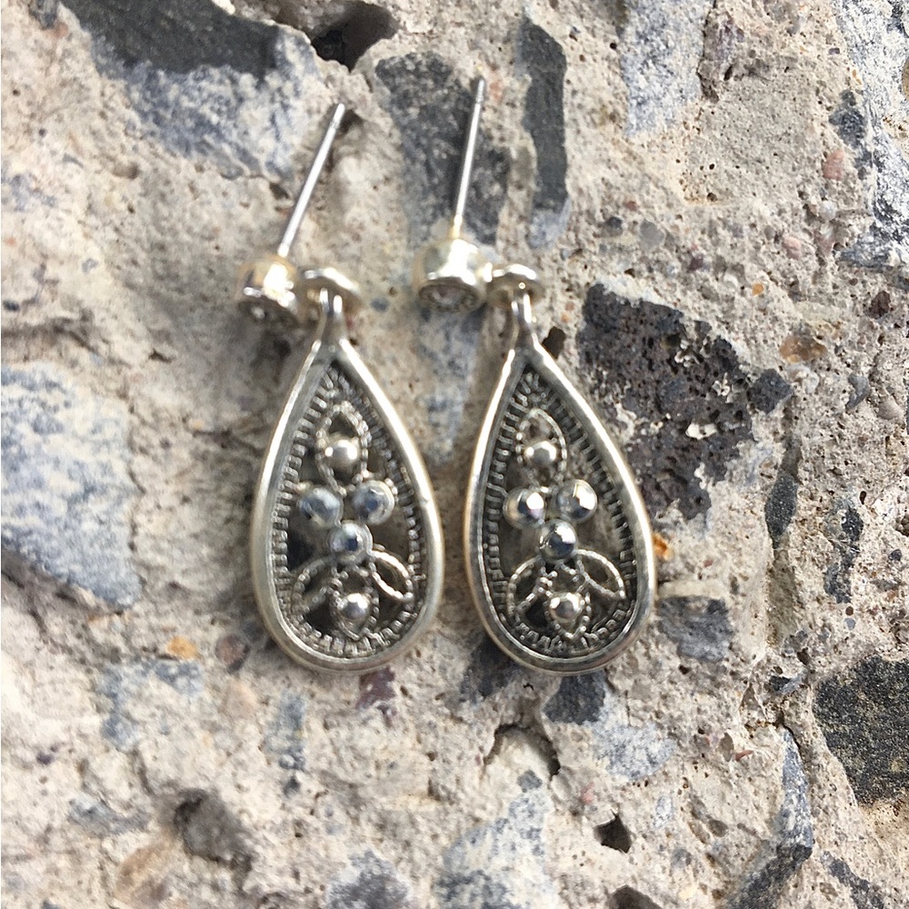 Vintage Art Deco Fashion Earrings!